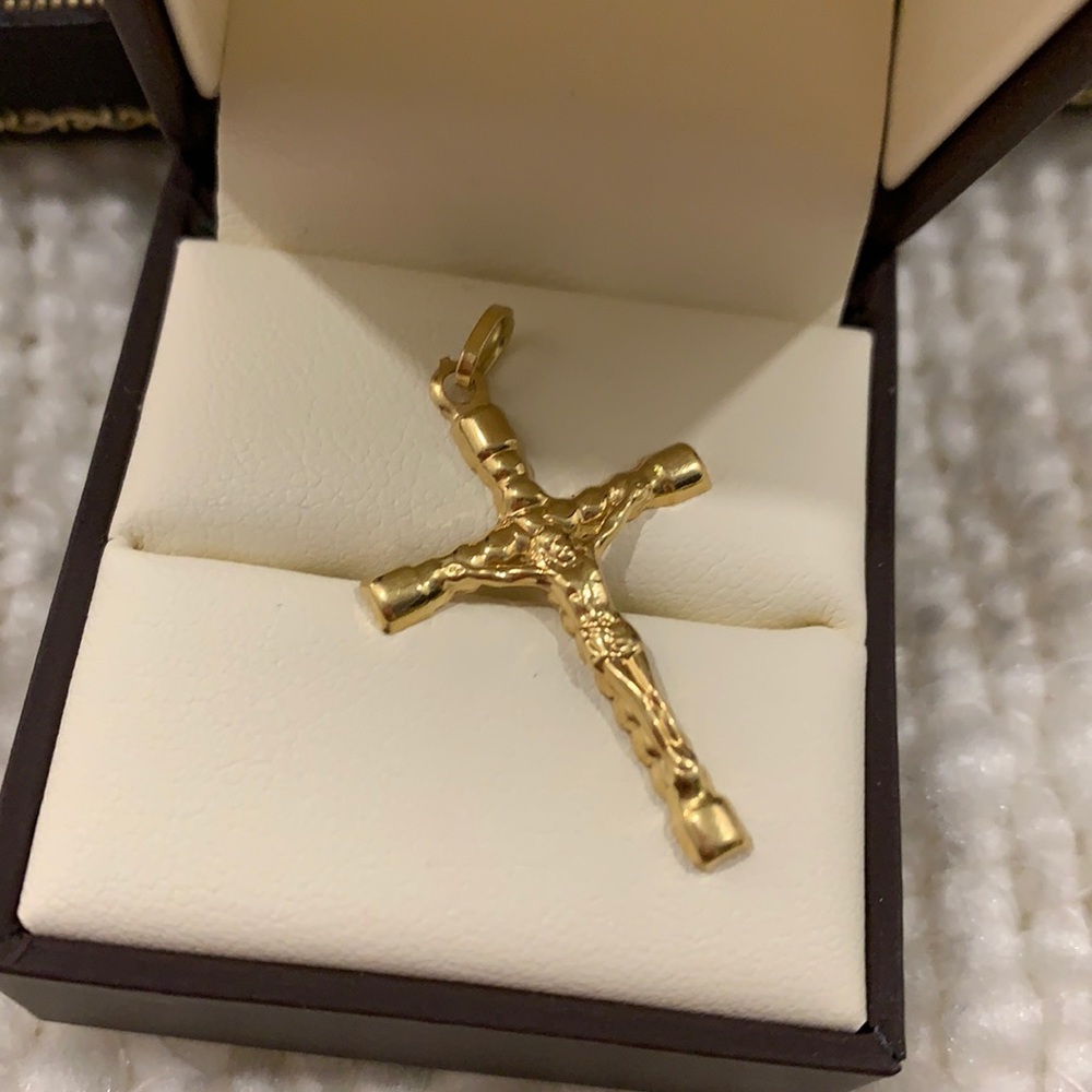 18K Saudi Gold Pendant